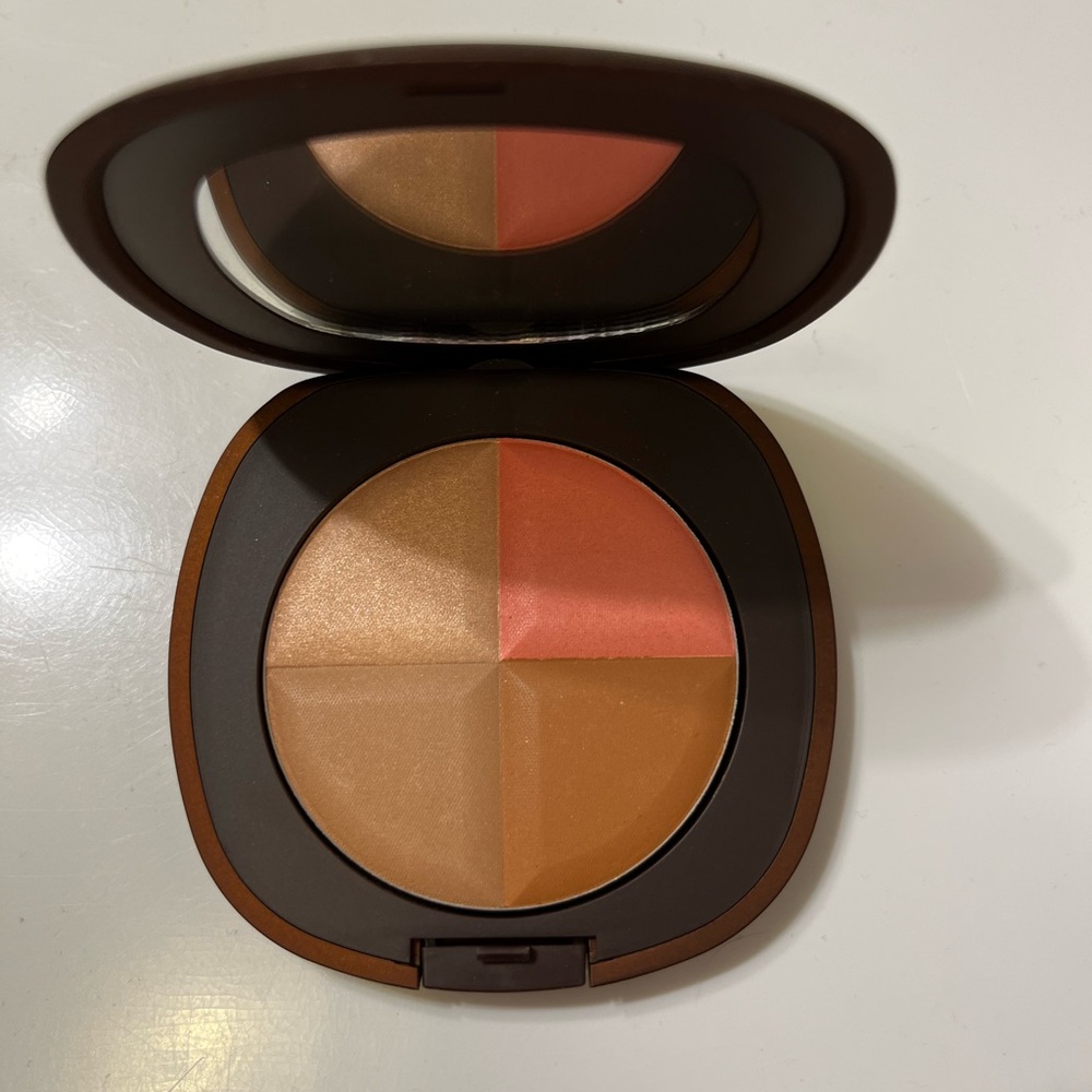 Elizabeth Arden Bronze Powder - Picture 5 of 8